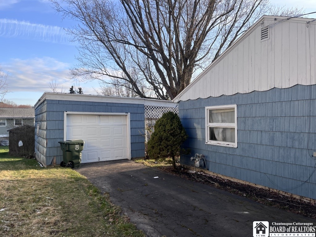 158 Indiana Avenue, Jamestown, New York image 4