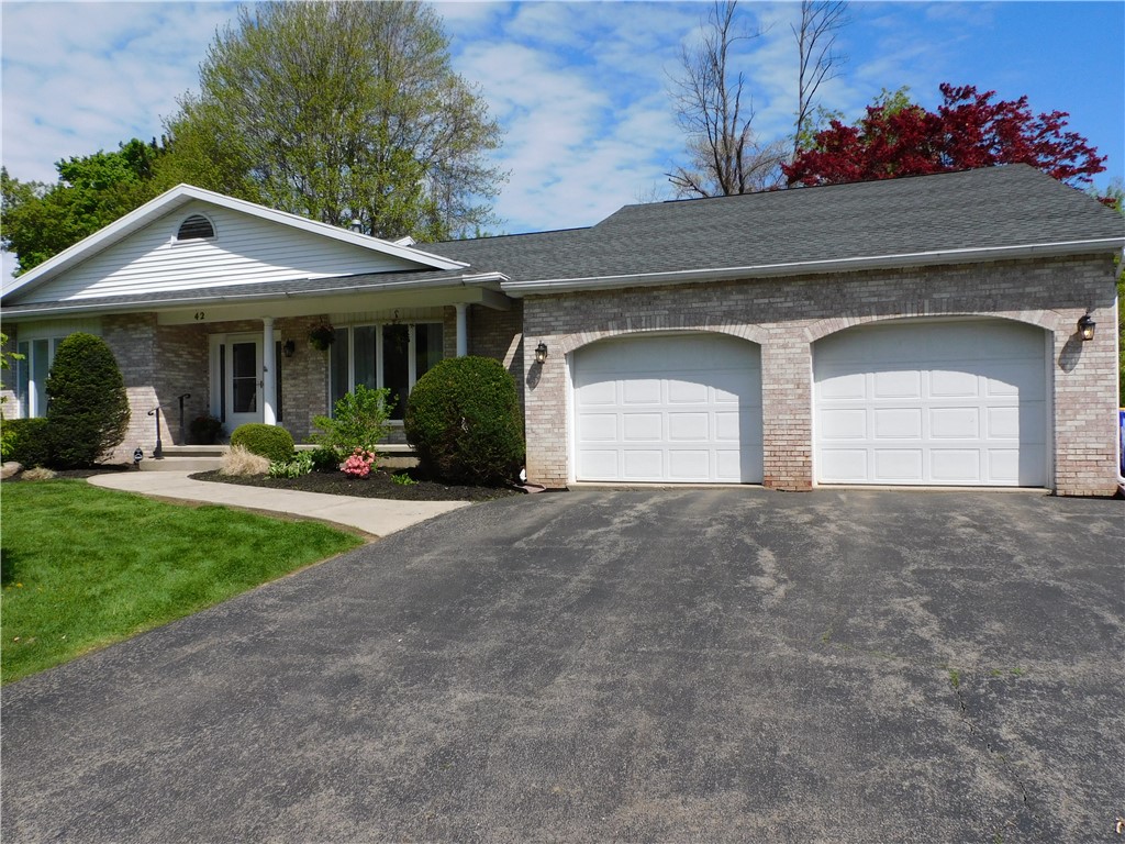 42 Creekview Lane, Greece, New York image 3