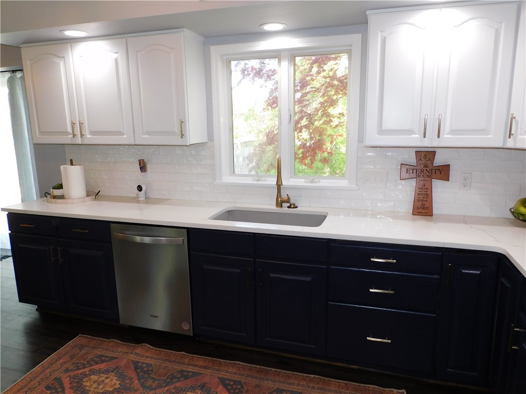 42 Creekview Lane, Greece, New York image 16
