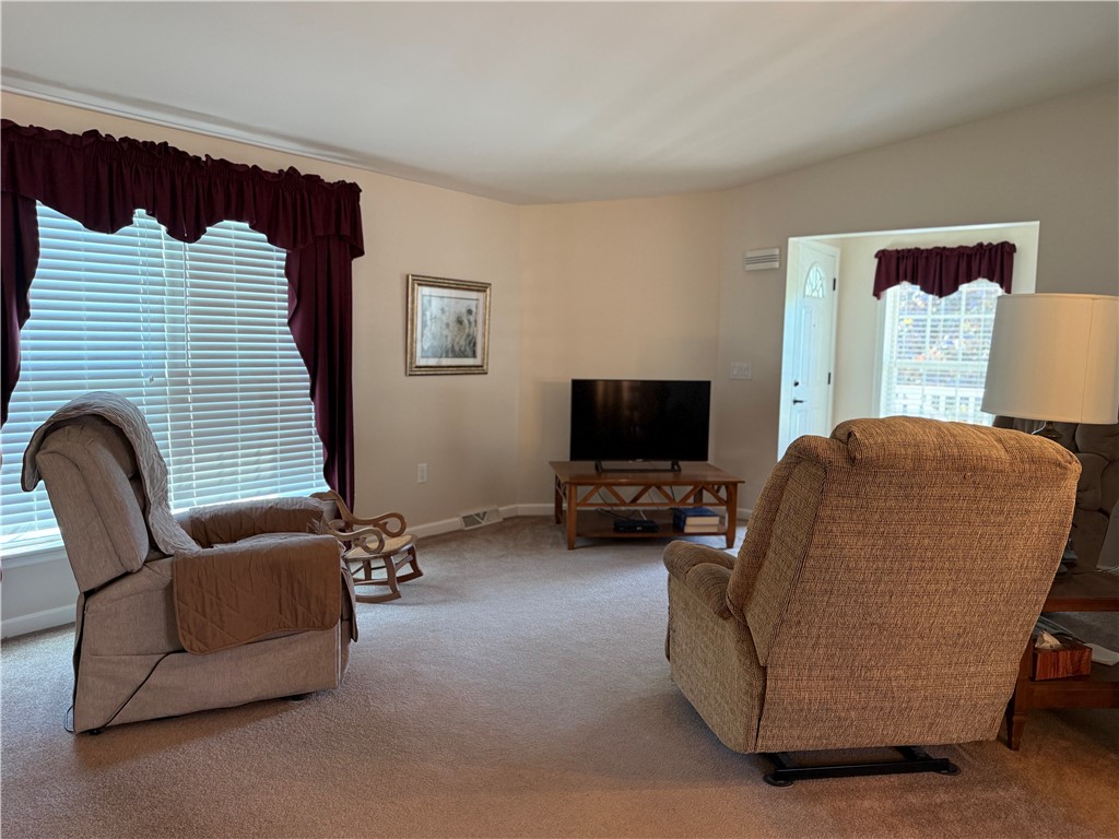6317 Kims Drive Dr, Victor, New York image 2