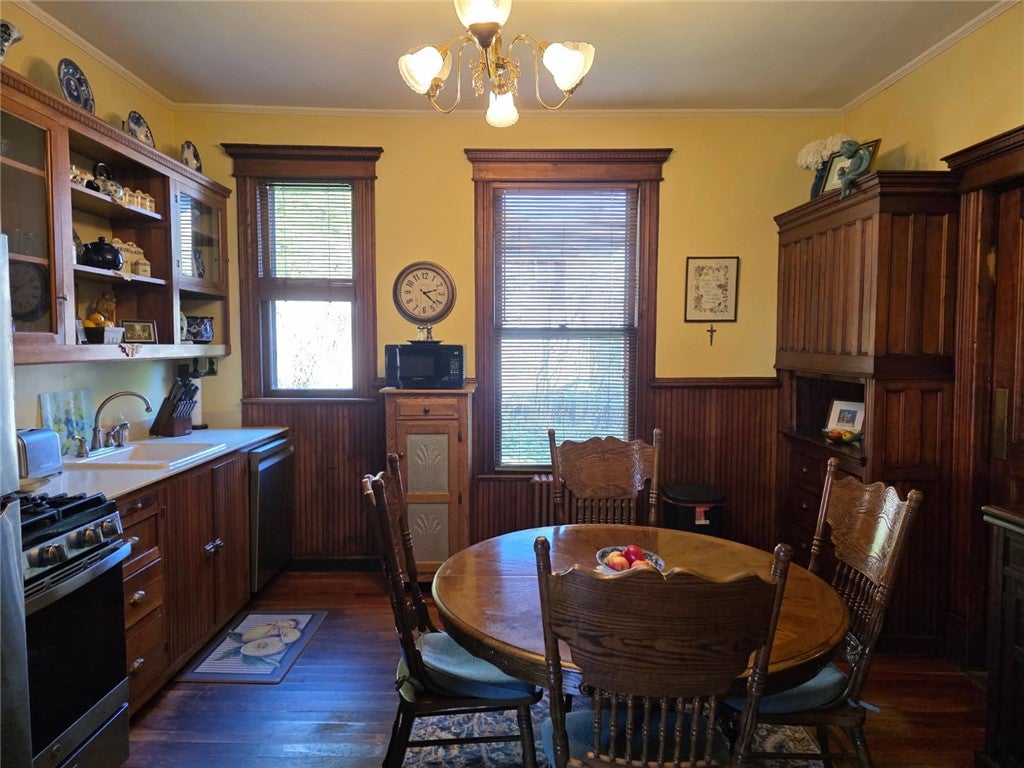 213 E East Main Street