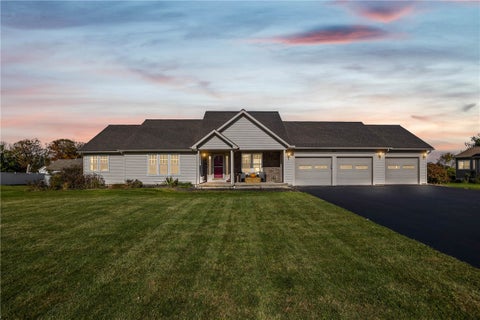 Photo of 930 Meadow Ridge Lane, Webster, NY 14580 (MLS # R1724858)