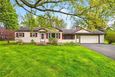 Homes For Sale - 127 Creek Hill Lane<br/> Monroe County, Penfield, NY 14625