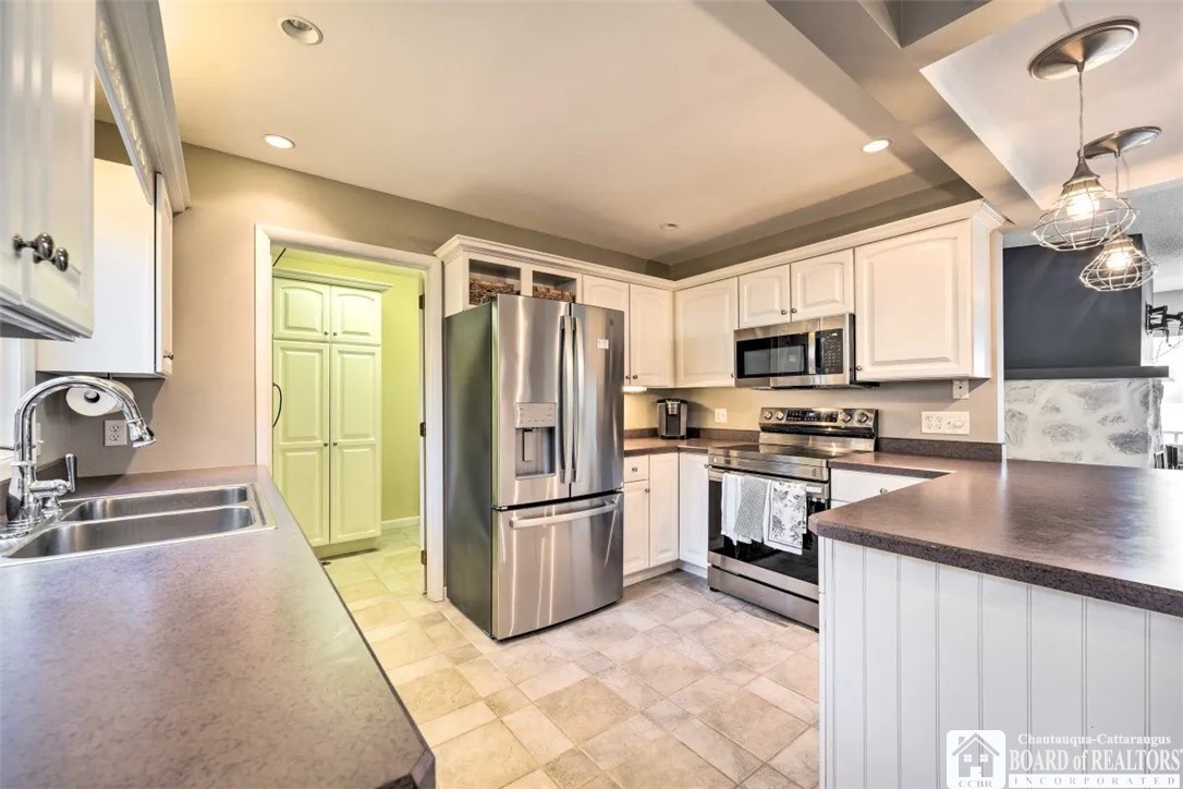 28 cayuga  l bld circle
