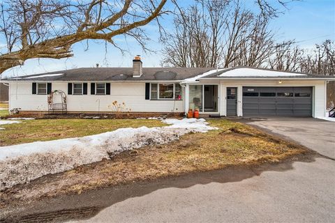 Homes For Sale - 4600 Ontario Center Rd<br/> Wayne County, Walworth, NY 14568