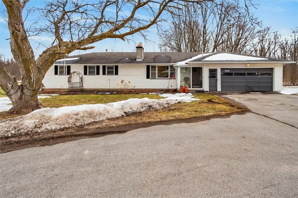 Photo of 4600 Ontario Center Rd, Walworth, NY 14568 (MLS # R1667272)