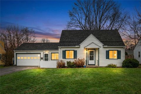 Homes For Sale - 22 Mac Arthur Road<br/> Monroe County, Greece, NY 14615