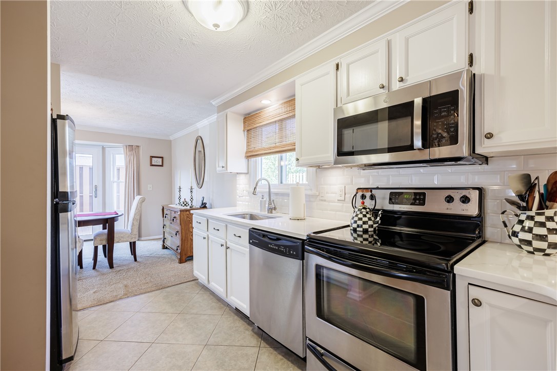 193 Carmel Court, Webster, New York image 8
