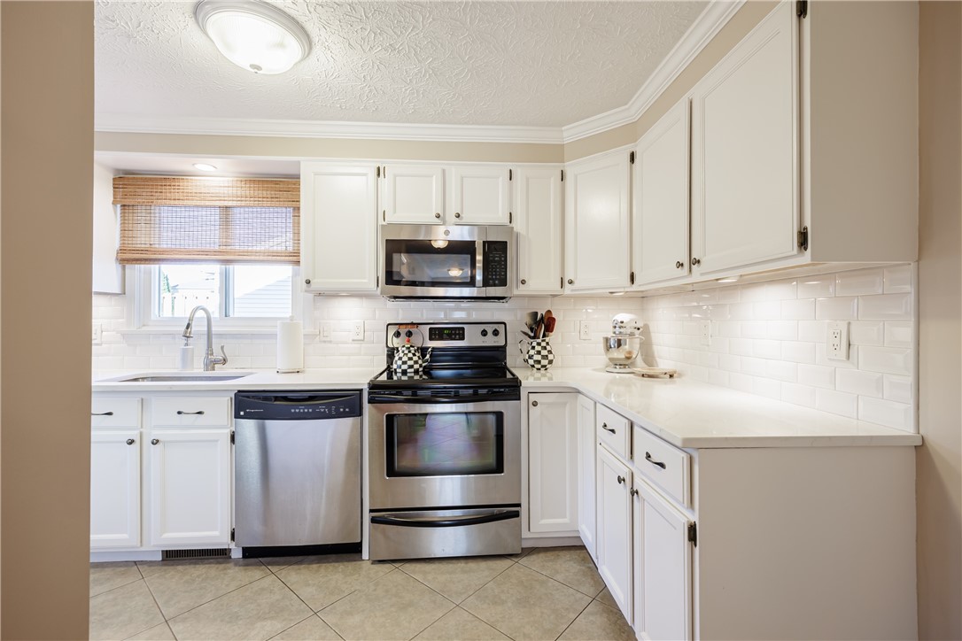 193 Carmel Court, Webster, New York image 10