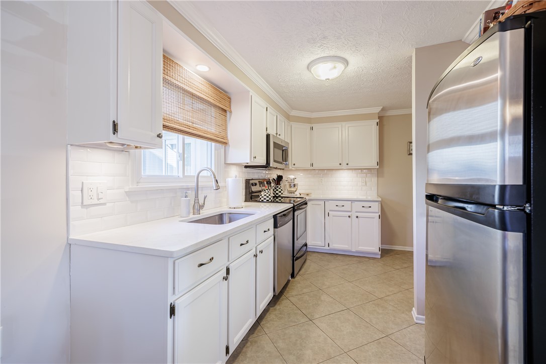 193 Carmel Court, Webster, New York image 11
