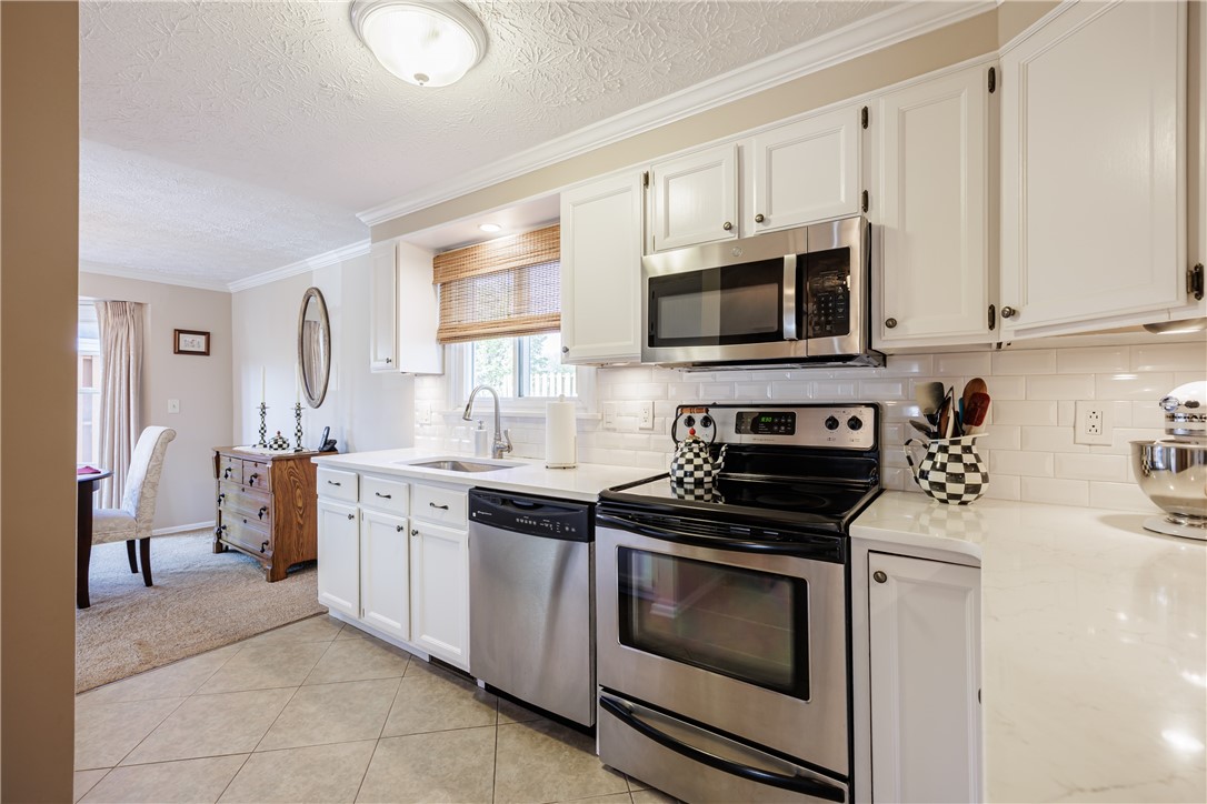 193 Carmel Court, Webster, New York image 9