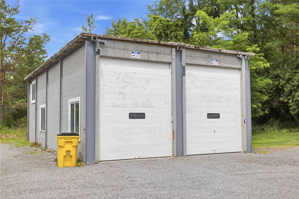 Photo of 7984 W Bergen Road, Leroy, NY 14482 (MLS # R1700107)