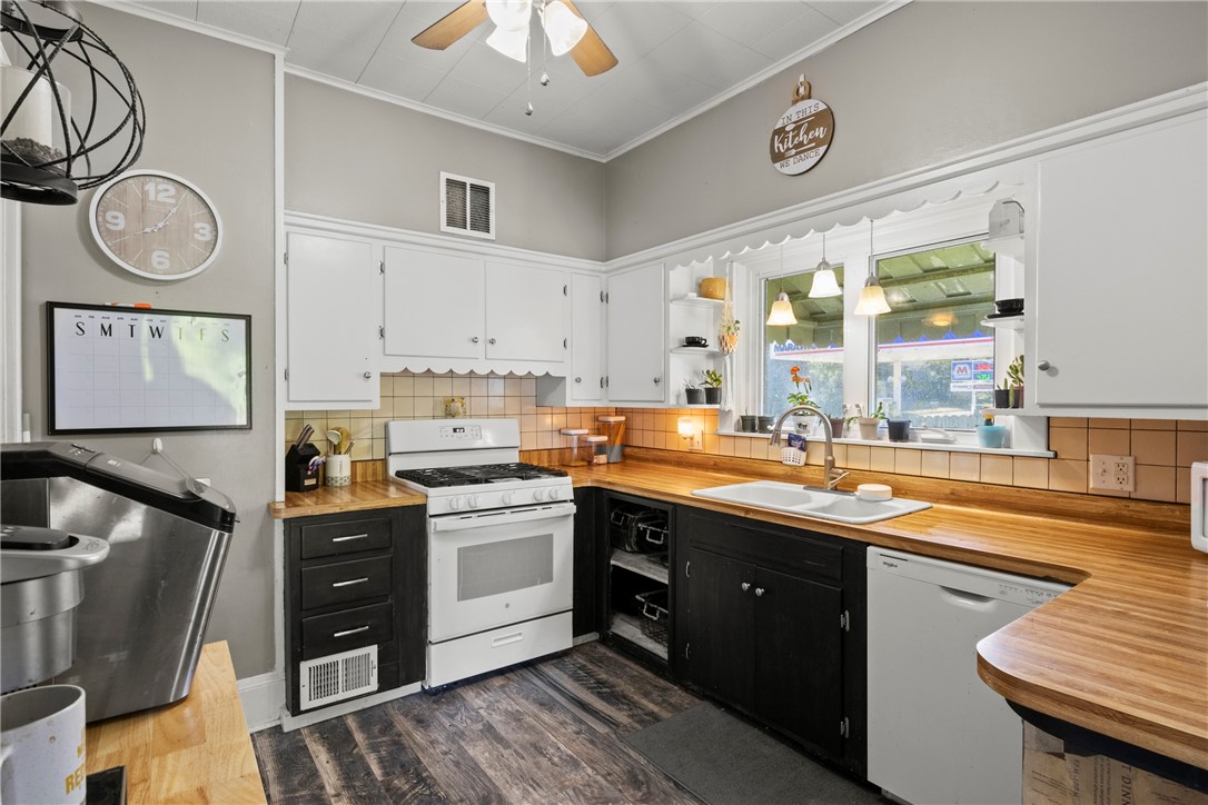 Yates, New York 14098, United States, 3 Bedrooms Bedrooms, ,2 BathroomsBathrooms,Residential,Active,176190