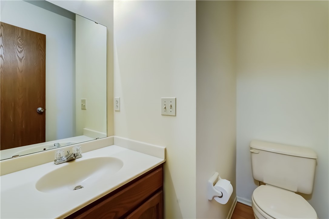 35 Wood Creek Drive, Pittsford, New York image 13