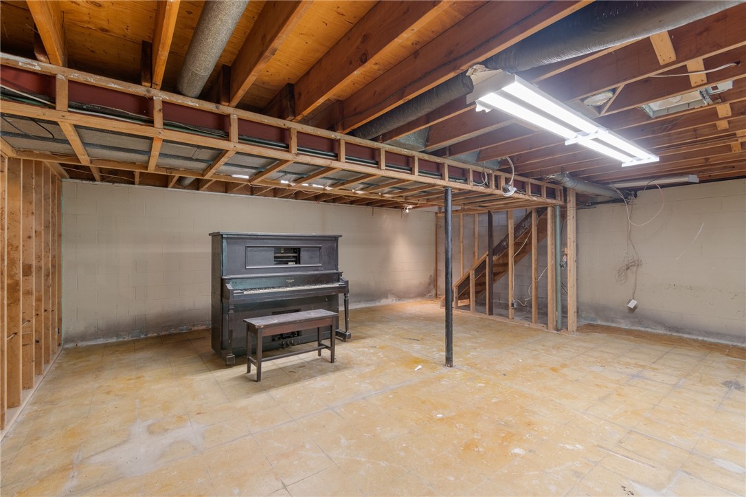 561 Whiting Road, Webster, New York image 42