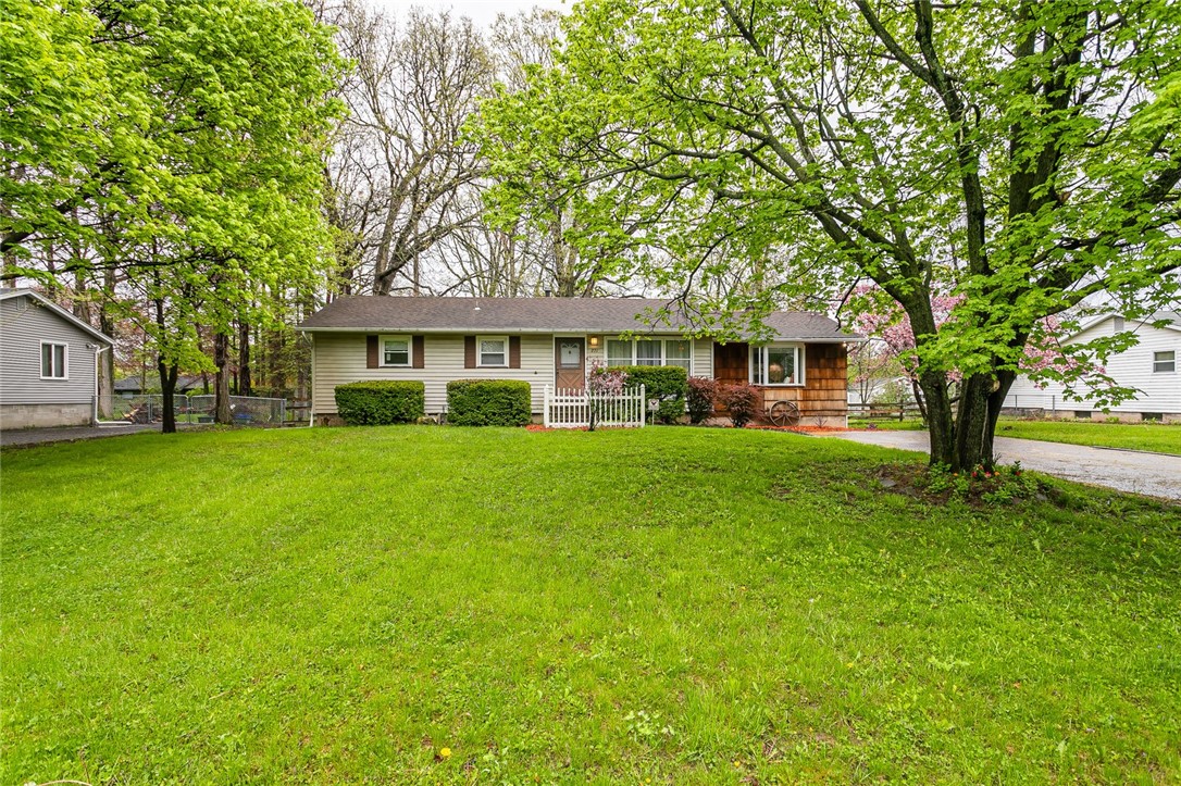 271 Crockett Drive, Henrietta, New York image 1