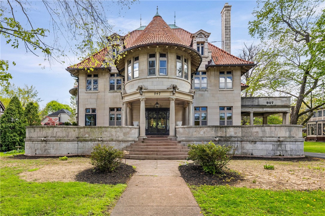 947 East Avenue UN004