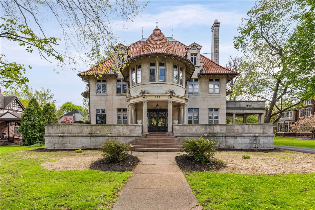 947 East Avenue UN004