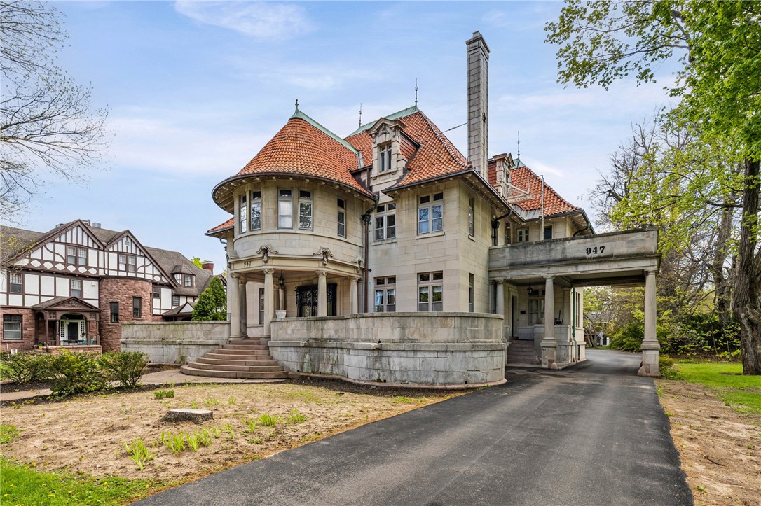 947 East Avenue UN004