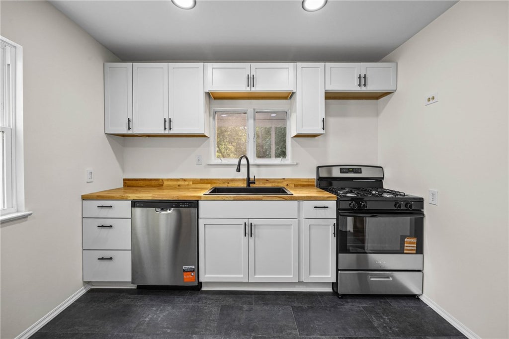 Photo of 20 Duke St ST, Rochester, NY 14609 (MLS # R1714320)