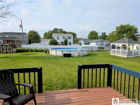Tiny photo for 109 Sandpiper Lane, Grand Island, NY 14072 (MLS # R1690146)