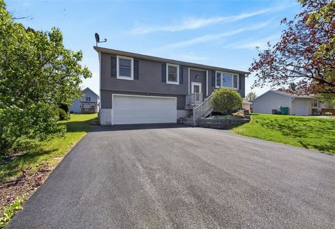 Photo of 5785 Clover Meadow Lane, Farmington, NY 14425 (MLS # R1679086)