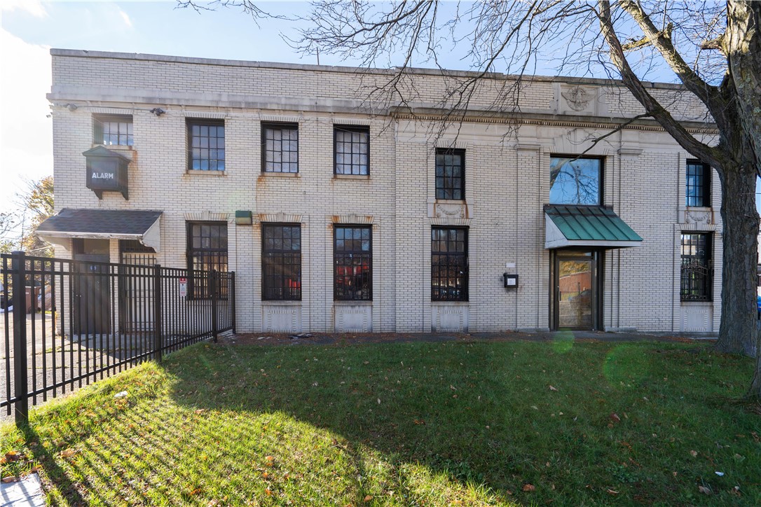 175 Lyell Avenue