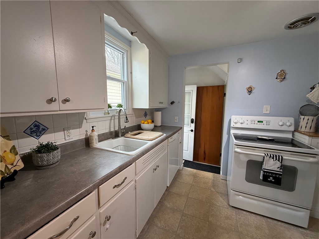 117 Redfern Drive, Rochester, New York image 9