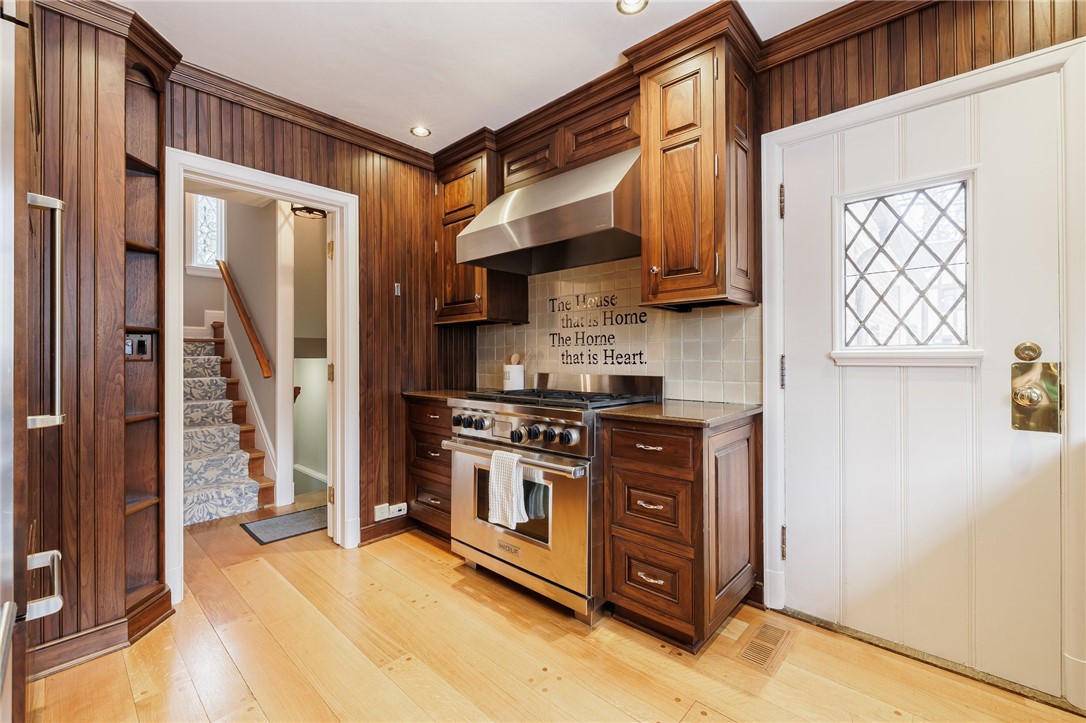 1 Grosvenor Road, Brighton, New York image 22