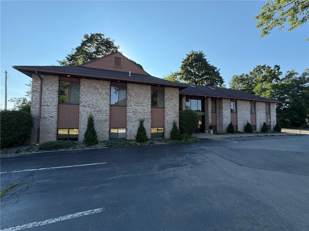 Photo of 572 Titus Avenue, Irondequoit, NY 14617 (MLS # R1704128)