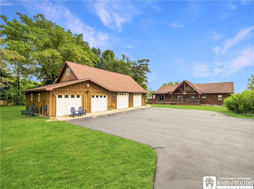 5104 W Lake Road