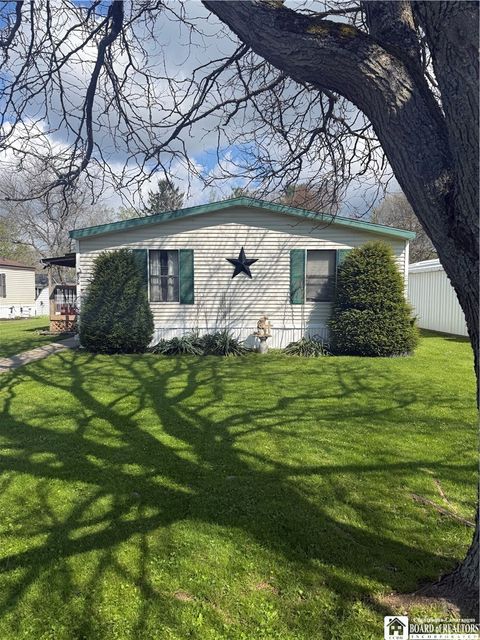 Photo of 35 Circle Drive Dr, Yorkshire, NY 14173 (MLS # R1680003)
