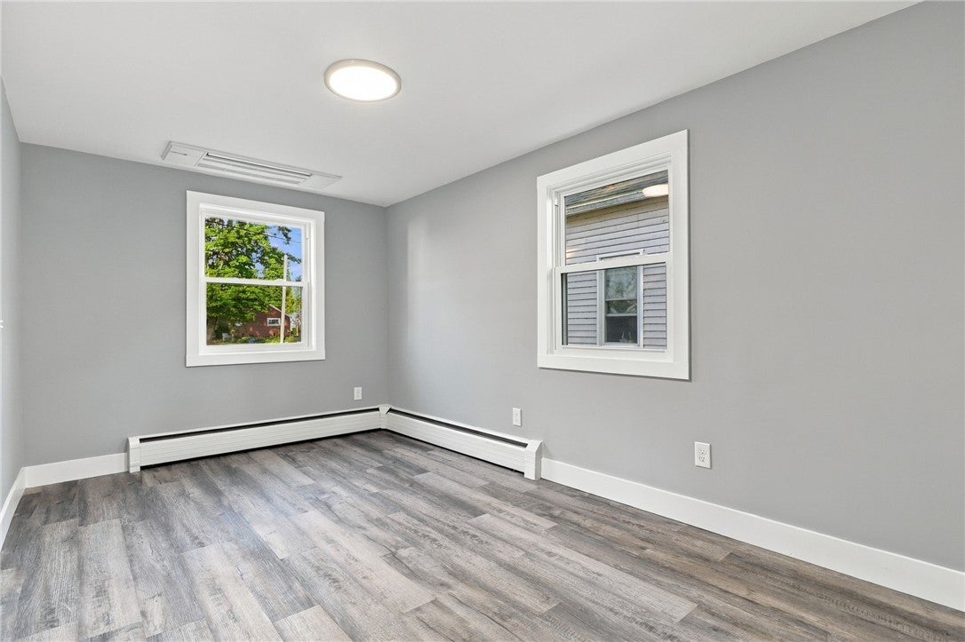 53 Lakeside Boulevard