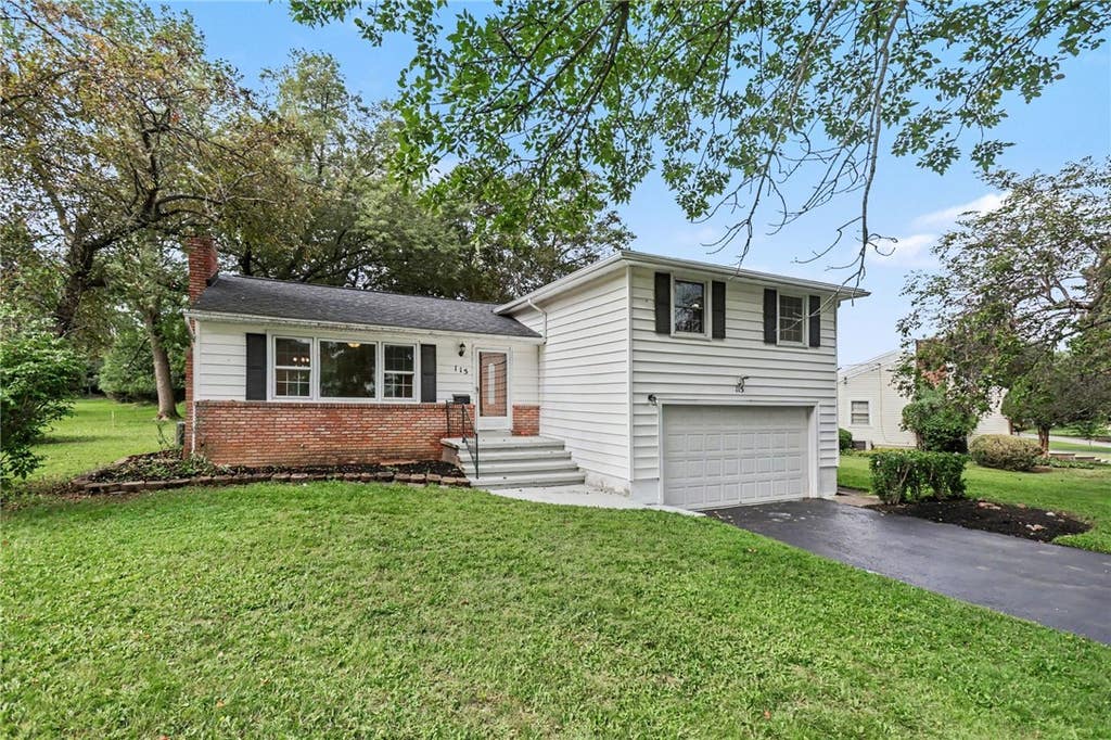 Photo of 115 Dunrovin Ln LN, Brighton, NY 14618 (MLS # R1709101)