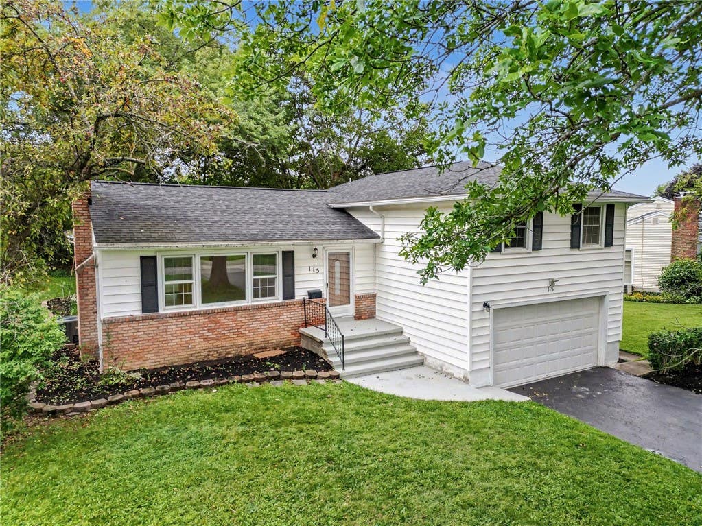 Photo of 115 Dunrovin Ln LN, Brighton, NY 14618 (MLS # R1709101)