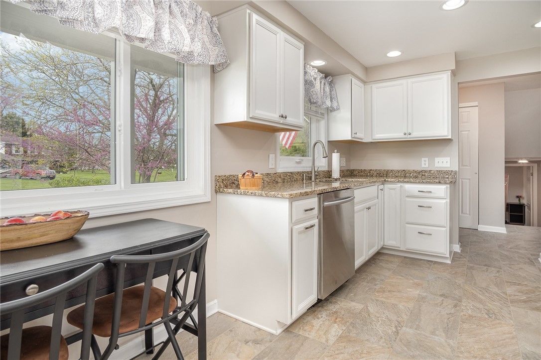 388 Longbush Lane Ln, Webster, New York image 8