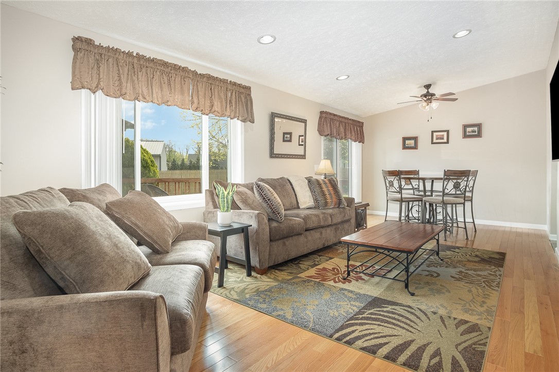 388 Longbush Lane Ln, Webster, New York image 5