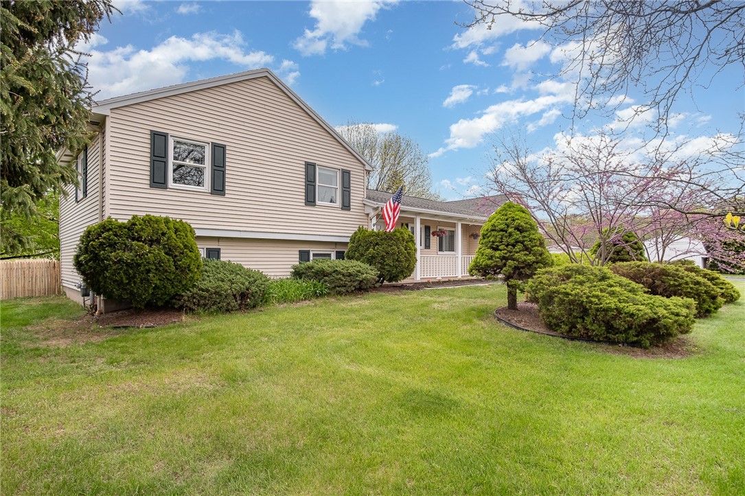 388 Longbush Lane Ln, Webster, New York image 2