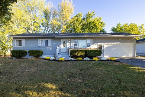 30 Flamingo Drive Gates NY 14624