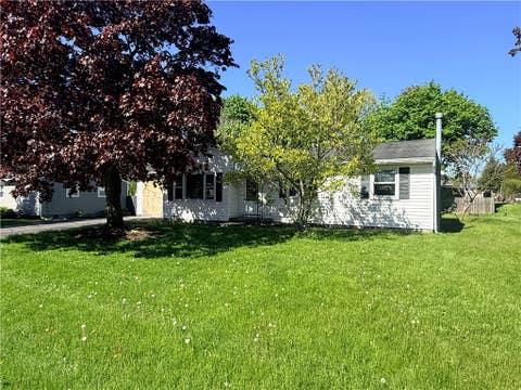 Homes For Sale - 12 Gannett Road<br/> Farmington, NY 14425