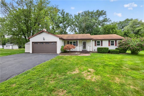 Photo of 1009 Staci Lane, Webster, NY 14580 (MLS # R1701532)