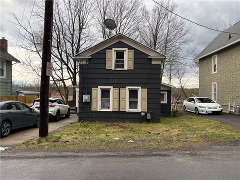 15 Layton St Lyons NY 14489