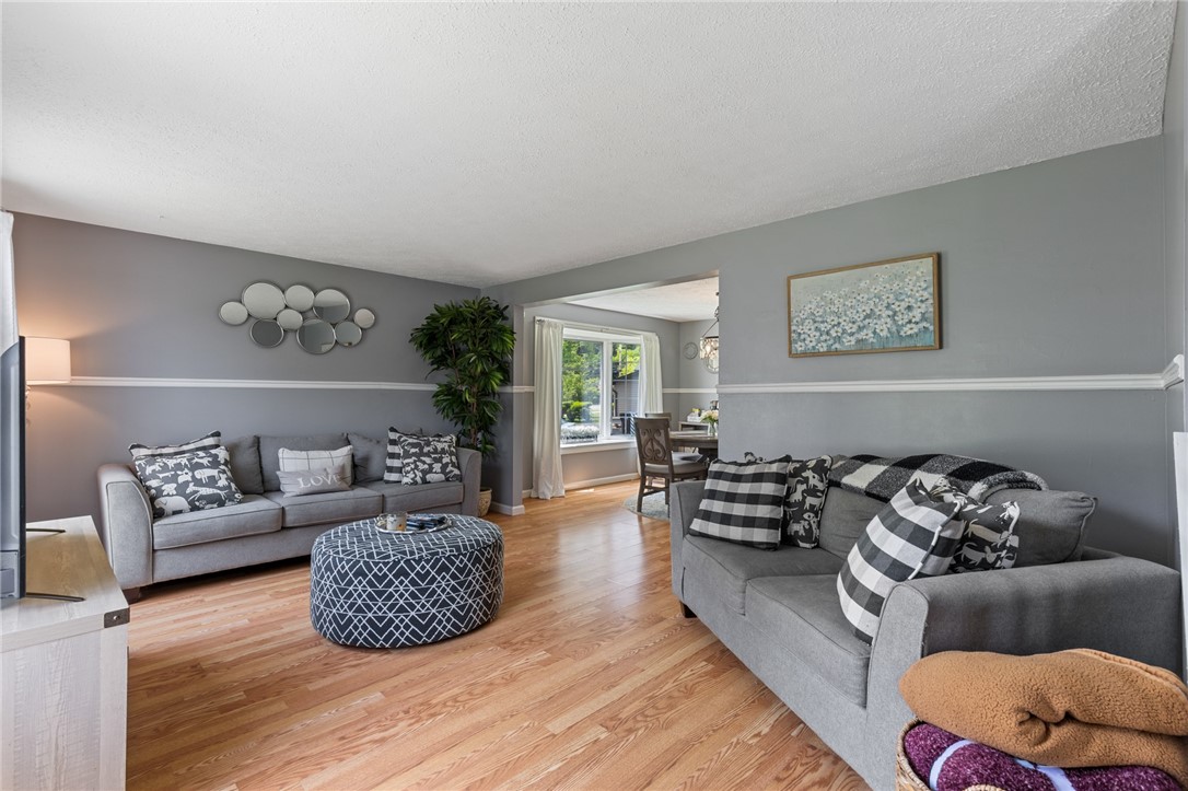 11 Shadow Lane, Gates, New York image 4
