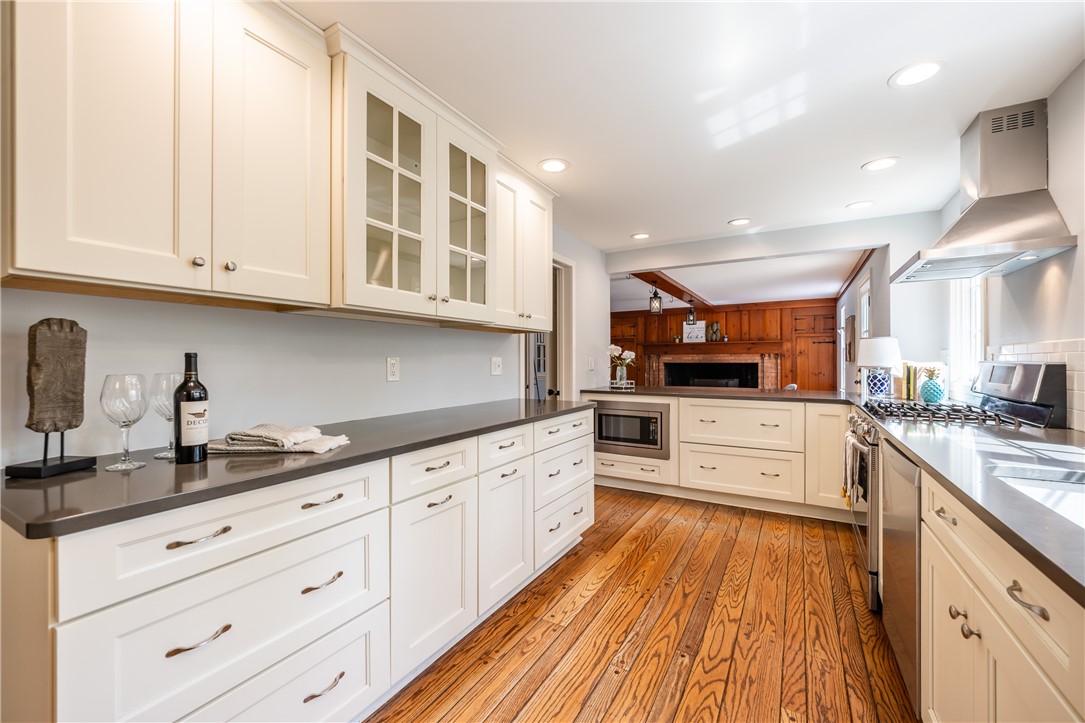799 Oakridge Drive, Irondequoit, New York image 9