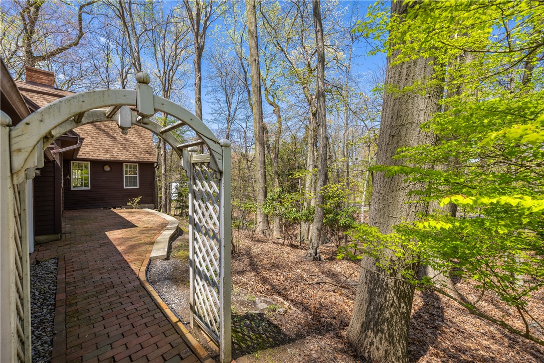 799 Oakridge Drive, Irondequoit, New York image 4