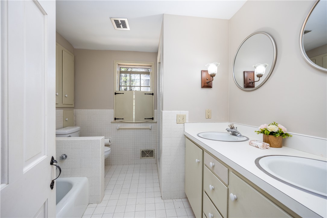 799 Oakridge Drive, Irondequoit, New York image 34