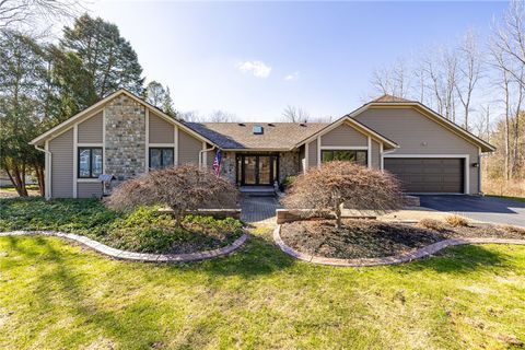 Homes For Sale - 32 Stone Island Lane<br/> Monroe County, Penfield, NY 14526