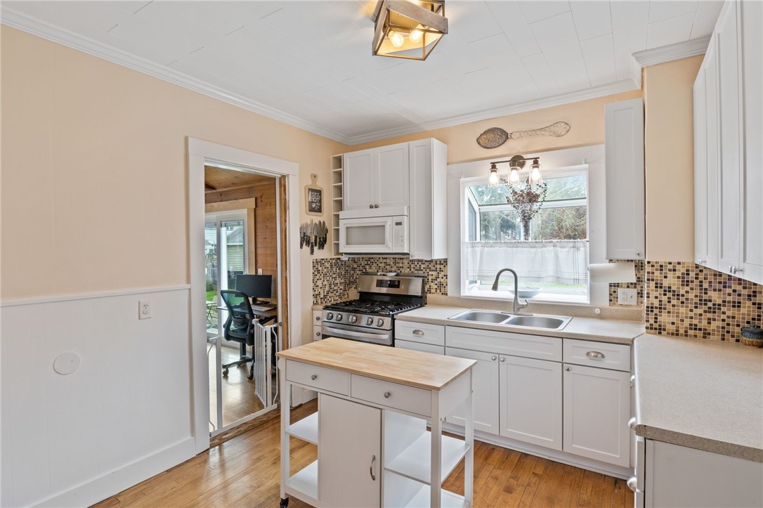 125 Charlton Rd Rd, Irondequoit, New York image 6