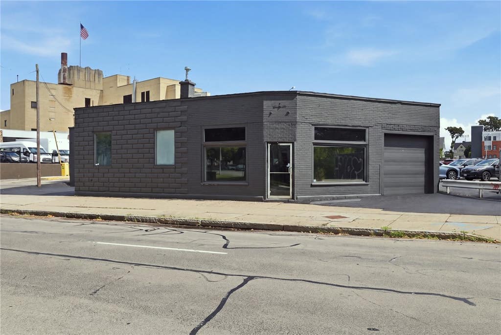 Photo of 160 South Union Street, Rochester, NY 14607 (MLS # R1703552)