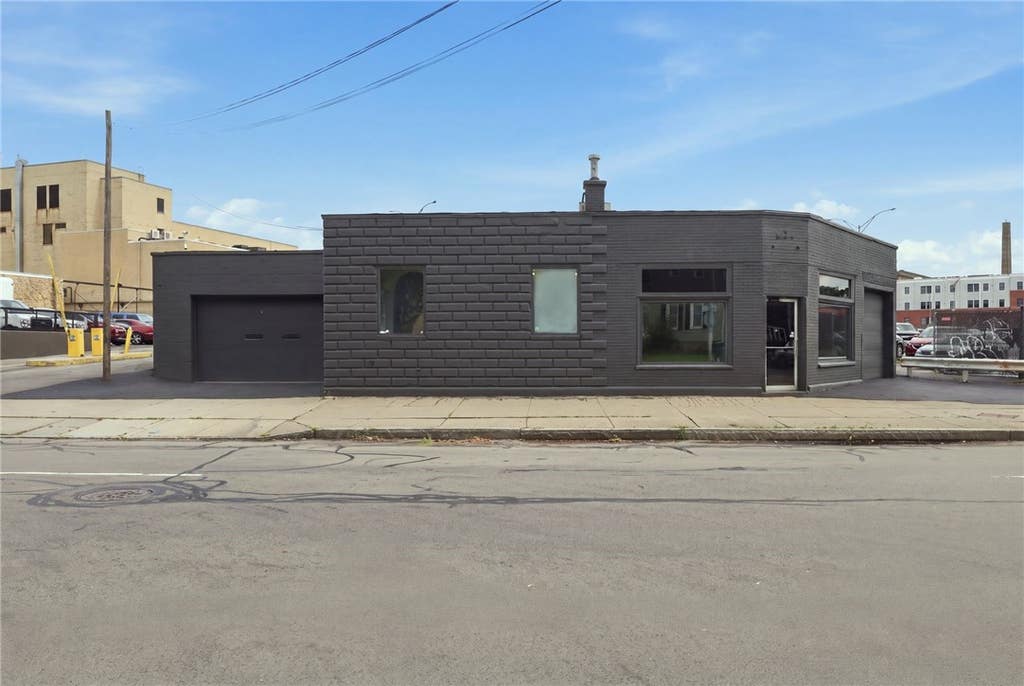 Photo of 160 South Union Street, Rochester, NY 14607 (MLS # R1703552)